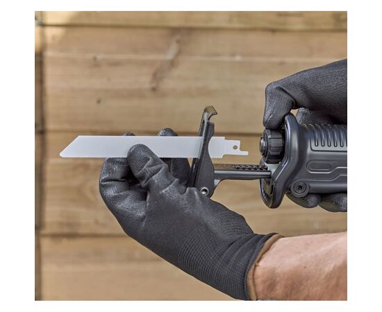 Сабельная пила Black&Decker BES301K, изображение 4 Сабельная пила Black&Decker BES301K, изображение 4