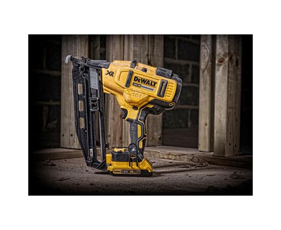 Гвоздезабиватель DeWALT 18В XR , диаметр/длина гвоздя 1.6/32-64мм (без АКБ и ЗУ) (DCN662N), изображение 7 Гвоздезабиватель DeWALT 18В XR , диаметр/длина гвоздя 1.6/32-64мм (без АКБ и ЗУ) (DCN662N), изображение 7