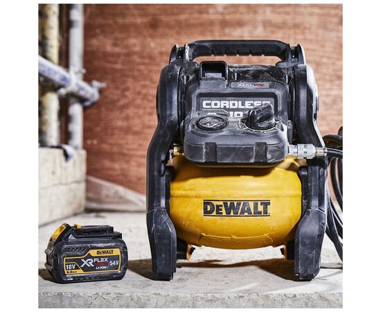 Компрессор DeWALT аккумуляторный 48 л/мин, ресивер 10л., 54V, 2x6Ah (DCC1054T2), изображение 3 Компрессор DeWALT аккумуляторный 48 л/мин, ресивер 10л., 54V, 2x6Ah (DCC1054T2), изображение 3
