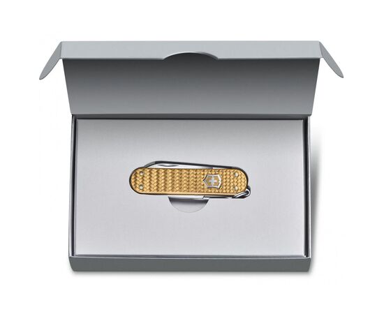 Нож Victorinox Classic SD Precious Alox Brass Gold (0.6221.408G), изображение 3 Нож Victorinox Classic SD Precious Alox Brass Gold (0.6221.408G), изображение 3
