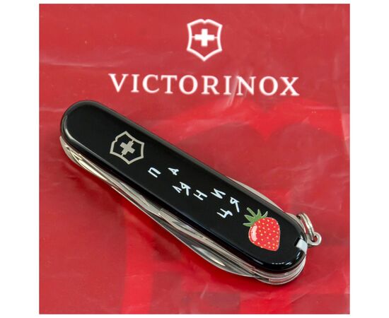 Нож Victorinox Huntsman Ukraine Black "Паляниця" (1.3713.3_T1300u), изображение 2 Нож Victorinox Huntsman Ukraine Black "Паляниця" (1.3713.3_T1300u), изображение 2