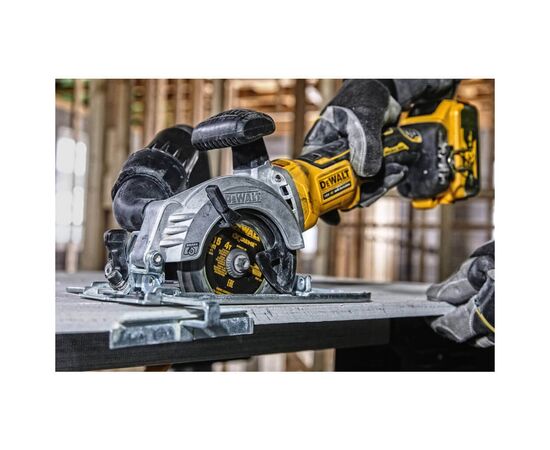 Дисковая пила DeWALT 18В XR Li-Ion, бесщёточная, диск 115х9.5 мм, 2.5 кг, 2x5Ah, кейс TSTAK (DCS571P2), изображение 7 Дисковая пила DeWALT 18В XR Li-Ion, бесщёточная, диск 115х9.5 мм, 2.5 кг, 2x5Ah, кейс TSTAK (DCS571P2), изображение 7