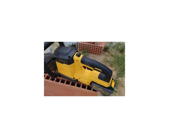 Сабельная пила DeWALT ALLIGATOR, 54В XR FLEXVOLT Li-Ion, полотно 430 мм, 5.6 кг, 2x6Ah,ЗУ (DCS398T2), изображение 2 Сабельная пила DeWALT ALLIGATOR, 54В XR FLEXVOLT Li-Ion, полотно 430 мм, 5.6 кг, 2x6Ah,ЗУ (DCS398T2), изображение 2