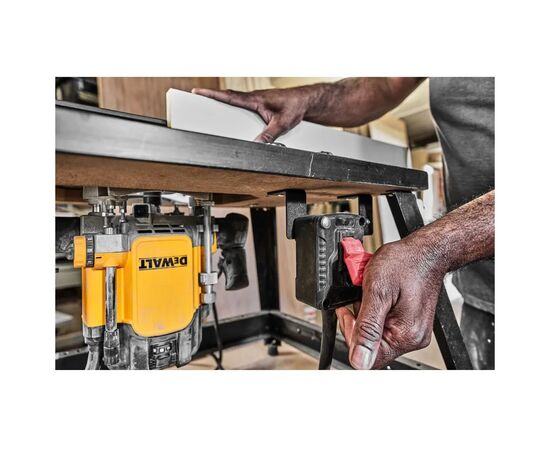 Фрезер DeWALT 9000 - 22000 об/мин, цанговый патрон 12 мм, пульт ДУ, кейс TSTAK (DWE627KT), изображение 5 Фрезер DeWALT 9000 - 22000 об/мин, цанговый патрон 12 мм, пульт ДУ, кейс TSTAK (DWE627KT), изображение 5