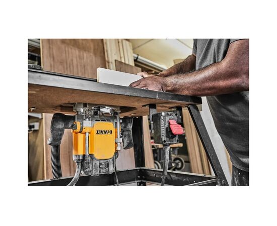 Фрезер DeWALT 9000 - 22000 об/мин, цанговый патрон 12 мм, пульт ДУ, кейс TSTAK (DWE627KT), изображение 6 Фрезер DeWALT 9000 - 22000 об/мин, цанговый патрон 12 мм, пульт ДУ, кейс TSTAK (DWE627KT), изображение 6