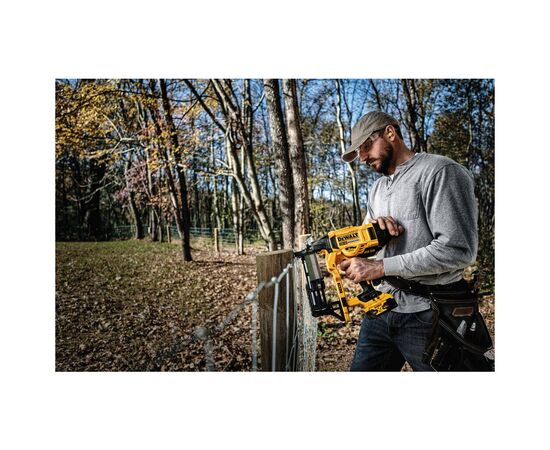 Степлер будівельний DeWALT 18В XR Li-Ion, діаметр/довжина скоби 4/50 мм (без АКБ та ЗП) (DCFS950N), зображення 8 Степлер будівельний DeWALT 18В XR Li-Ion, діаметр/довжина скоби 4/50 мм (без АКБ та ЗП) (DCFS950N), зображення 8