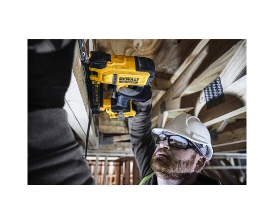 Степлер строительный DeWALT 18В XR, длина/ширина скобы 25/19.7 мм, 2xAh, кейс TSTAK (DCN701D2), изображение 7 Степлер строительный DeWALT 18В XR, длина/ширина скобы 25/19.7 мм, 2xAh, кейс TSTAK (DCN701D2), изображение 7