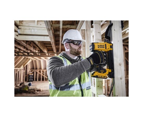 Степлер строительный DeWALT 18В XR, длина/ширина скобы 25/19.7 мм, 2xAh, кейс TSTAK (DCN701D2), изображение 8 Степлер строительный DeWALT 18В XR, длина/ширина скобы 25/19.7 мм, 2xAh, кейс TSTAK (DCN701D2), изображение 8