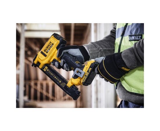 Степлер строительный DeWALT 18В XR, длина/ширина скобы 25/19.7 мм, 2xAh, кейс TSTAK (DCN701D2), изображение 9 Степлер строительный DeWALT 18В XR, длина/ширина скобы 25/19.7 мм, 2xAh, кейс TSTAK (DCN701D2), изображение 9