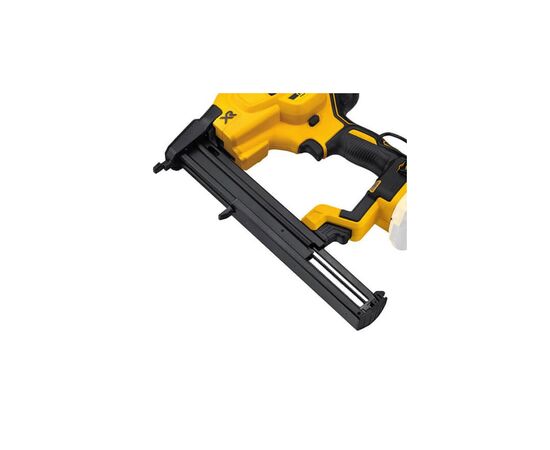 Степлер строительный DeWALT 18В, диаметр/длина скобы 1.25/38 мм (без АКБ и ЗУ) (DCN681N), изображение 3 Степлер строительный DeWALT 18В, диаметр/длина скобы 1.25/38 мм (без АКБ и ЗУ) (DCN681N), изображение 3