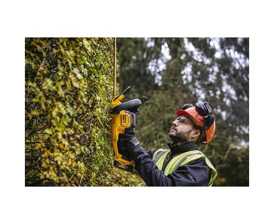 Кусторез DeWALT 18 В, 5Ah, длина ножа 55 см, диаметр веток 25 мм (DCMHT563P1), изображение 5 Кусторез DeWALT 18 В, 5Ah, длина ножа 55 см, диаметр веток 25 мм (DCMHT563P1), изображение 5