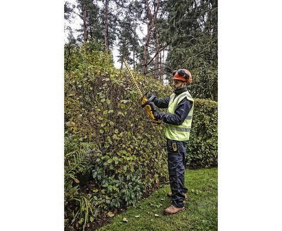 Кусторез DeWALT 18 В, 5Ah, длина ножа 55 см, диаметр веток 25 мм (DCMHT563P1), изображение 7 Кусторез DeWALT 18 В, 5Ah, длина ножа 55 см, диаметр веток 25 мм (DCMHT563P1), изображение 7