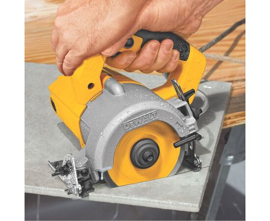 Плиткорез DeWALT 1300 Вт, диск 110х20 мм, 13000 об/мин (DWC410), изображение 4 Плиткорез DeWALT 1300 Вт, диск 110х20 мм, 13000 об/мин (DWC410), изображение 4