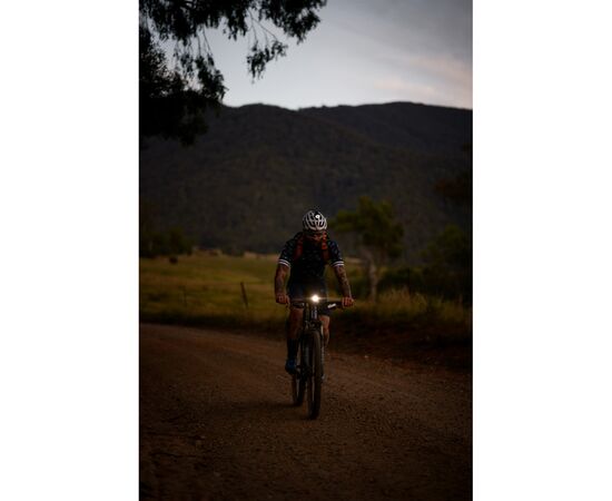 Передняя велофара Knog PWR Mountain 2000 Lumens Powerbank (12060), изображение 7 Передняя велофара Knog PWR Mountain 2000 Lumens Powerbank (12060), изображение 7