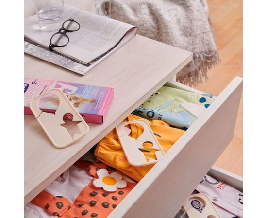 Освежитель воздуха Chicco Sensitive Ароматизатор для белья и одежды 3 шт. (8058664122271), изображение 2 Освежитель воздуха Chicco Sensitive Ароматизатор для белья и одежды 3 шт. (8058664122271), изображение 2