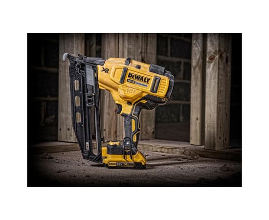 Гвоздезабиватель DeWALT 18В XR , диаметр/длина гвоздя 1.6/32-64мм, кейс TSTAK (без АКБ и ЗУ) (DCN662NT), изображение 7 Гвоздезабиватель DeWALT 18В XR , диаметр/длина гвоздя 1.6/32-64мм, кейс TSTAK (без АКБ и ЗУ) (DCN662NT), изображение 7