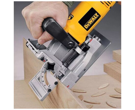 Фрезер DeWALT ламельный 600 Вт, 10000 об/мин, 3.0 кг, кейс (DW682K), изображение 4 Фрезер DeWALT ламельный 600 Вт, 10000 об/мин, 3.0 кг, кейс (DW682K), изображение 4