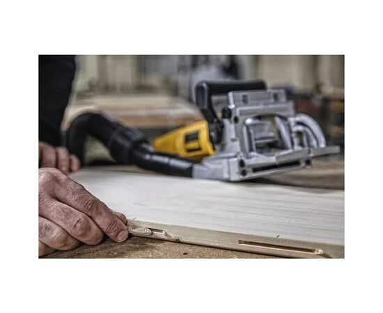 Фрезер DeWALT ламельный 600 Вт, 10000 об/мин, 3.0 кг, кейс (DW682K), изображение 7 Фрезер DeWALT ламельный 600 Вт, 10000 об/мин, 3.0 кг, кейс (DW682K), изображение 7