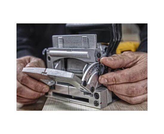 Фрезер DeWALT ламельный 600 Вт, 10000 об/мин, 3.0 кг, кейс (DW682K), изображение 8 Фрезер DeWALT ламельный 600 Вт, 10000 об/мин, 3.0 кг, кейс (DW682K), изображение 8