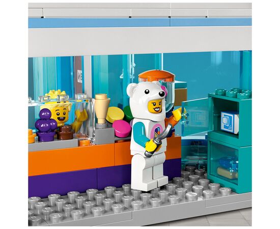 Конструктор LEGO City Магазин мороженого (60363), изображение 6