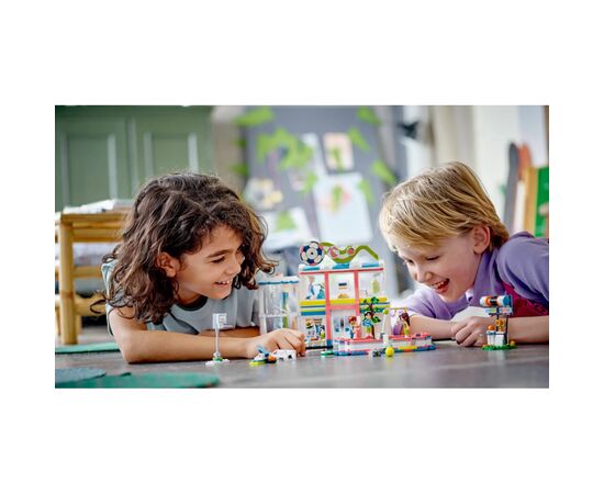 Конструктор LEGO Friends Спорткомплекс 832 деталей (41744), изображение 2