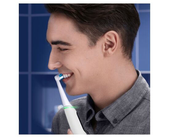 Электрическая зубная щетка Oral-B iO Series 6 iOM6.1A6.1K 3753 White (4210201381648), изображение 7 Электрическая зубная щетка Oral-B iO Series 6 iOM6.1A6.1K 3753 White (4210201381648), изображение 7