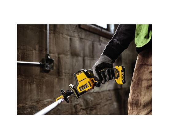 Сабельная пила DeWALT 10.8/12В XR Li-lon, 0 - 2800 ход/мин, 1.38 кг, (без АКБ и ЗУ) (DCS312N), изображение 4 Сабельная пила DeWALT 10.8/12В XR Li-lon, 0 - 2800 ход/мин, 1.38 кг, (без АКБ и ЗУ) (DCS312N), изображение 4