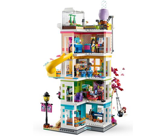 Конструктор LEGO Friends Хартлейк-Сити. Общественный центр 1513 деталей (41748), изображение 3 Конструктор LEGO Friends Хартлейк-Сити. Общественный центр 1513 деталей (41748), изображение 3
