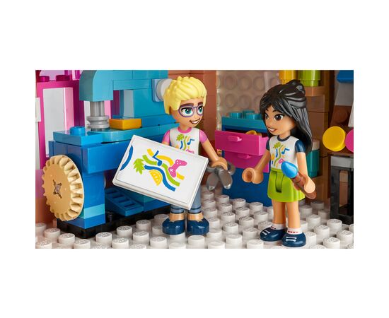 Конструктор LEGO Friends Хартлейк-Сити. Общественный центр 1513 деталей (41748), изображение 6 Конструктор LEGO Friends Хартлейк-Сити. Общественный центр 1513 деталей (41748), изображение 6