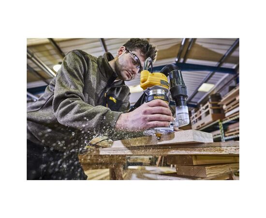 Фрезер DeWALT 900 Вт, 16000 - 27000 об/мин, цанга 8 мм, 4.4 кг (D26200), изображение 10 Фрезер DeWALT 900 Вт, 16000 - 27000 об/мин, цанга 8 мм, 4.4 кг (D26200), изображение 10