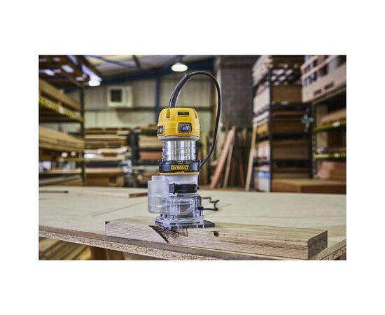 Фрезер DeWALT 900 Вт, 16000 - 27000 об/мин, цанга 8 мм, 4.4 кг (D26200), изображение 7 Фрезер DeWALT 900 Вт, 16000 - 27000 об/мин, цанга 8 мм, 4.4 кг (D26200), изображение 7