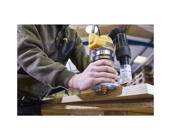 Фрезер DeWALT 900 Вт, 16000 - 27000 об/мин, цанга 8 мм, 4.4 кг (D26200), изображение 8 Фрезер DeWALT 900 Вт, 16000 - 27000 об/мин, цанга 8 мм, 4.4 кг (D26200), изображение 8