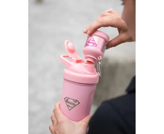 Контейнер спортивный SmartShake Whey2Go Funnel Pillbox 110ml DC Supergirl (80108101), изображение 3 Контейнер спортивный SmartShake Whey2Go Funnel Pillbox 110ml DC Supergirl (80108101), изображение 3
