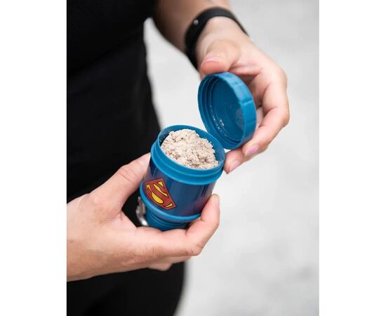Контейнер спортивный SmartShake Whey2Go Funnel Pillbox 110ml DC Superman (80108001), изображение 2 Контейнер спортивный SmartShake Whey2Go Funnel Pillbox 110ml DC Superman (80108001), изображение 2