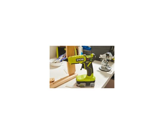 Клеевой пистолет Ryobi RGL18-0 аккумуляторный 18В ONE+, стержни 11/12мм (без АКБ и ЗУ) (5133005002), изображение 7 Клеевой пистолет Ryobi RGL18-0 аккумуляторный 18В ONE+, стержни 11/12мм (без АКБ и ЗУ) (5133005002), изображение 7
