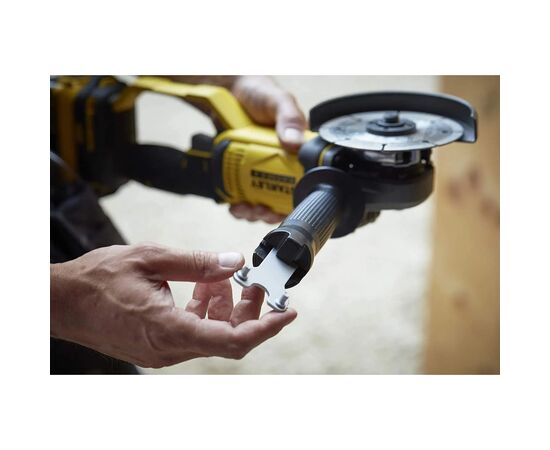 Шлифовальная машина Stanley FatMax, Li-Ion 18V, 2x4Ah, 9000 об/мин, d=125 мм, 2.66кг, кейс (SFMCG400M2K), изображение 8 Шлифовальная машина Stanley FatMax, Li-Ion 18V, 2x4Ah, 9000 об/мин, d=125 мм, 2.66кг, кейс (SFMCG400M2K), изображение 8