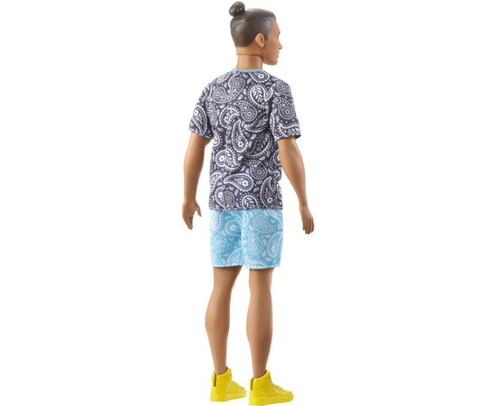 Кукла Barbie Fashionistas Кен в футболке с узором пейсли (HPF80), изображение 4 Кукла Barbie Fashionistas Кен в футболке с узором пейсли (HPF80), изображение 4