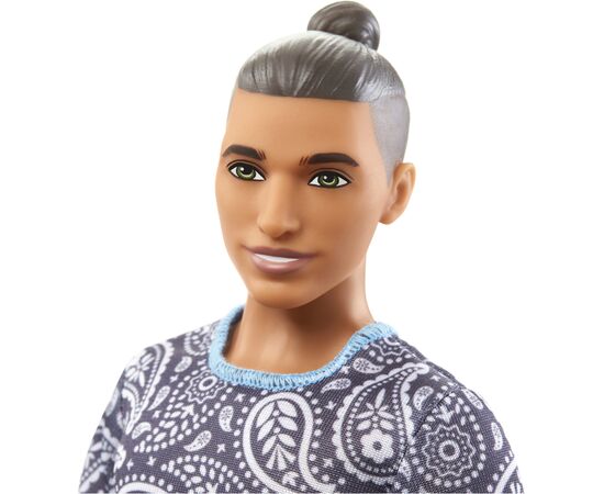 Кукла Barbie Fashionistas Кен в футболке с узором пейсли (HPF80), изображение 5 Кукла Barbie Fashionistas Кен в футболке с узором пейсли (HPF80), изображение 5