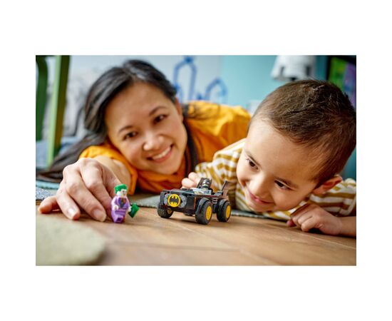 Конструктор LEGO DC Batman Погоня на Бэтмобиле: Бэтмен против Джокера 54 детали (76264), изображение 7 Конструктор LEGO DC Batman Погоня на Бэтмобиле: Бэтмен против Джокера 54 детали (76264), изображение 7