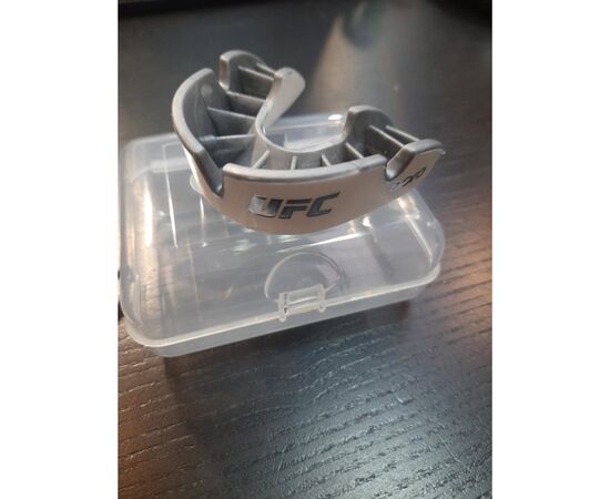 Капа Opro Silver доросла (вік 11+) White/Silver (ufc.102514003) (UFC_Silver_Wh/Sil), изображение 5 Капа Opro Silver доросла (вік 11+) White/Silver (ufc.102514003) (UFC_Silver_Wh/Sil), изображение 5