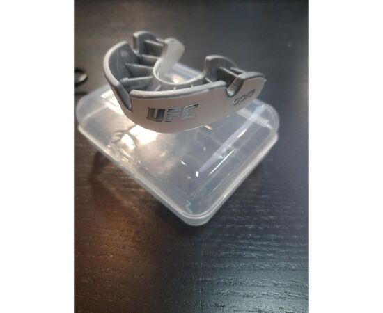 Капа Opro Silver доросла (вік 11+) White/Silver (ufc.102514003) (UFC_Silver_Wh/Sil), изображение 7 Капа Opro Silver доросла (вік 11+) White/Silver (ufc.102514003) (UFC_Silver_Wh/Sil), изображение 7