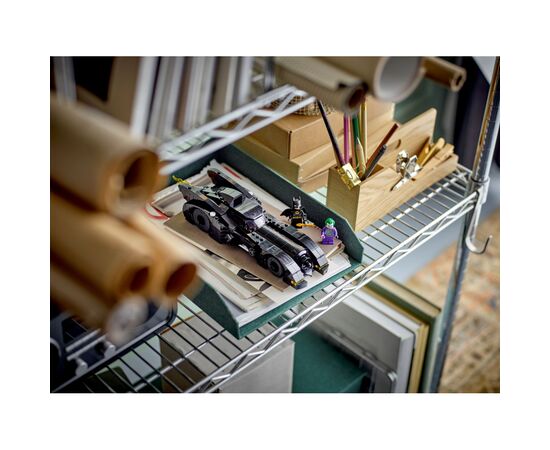 Конструктор LEGO DC Batman Бэтмобиль: Преследование. Бэтмен против Джокера (76224), изображение 6 Конструктор LEGO DC Batman Бэтмобиль: Преследование. Бэтмен против Джокера (76224), изображение 6