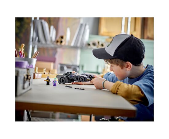 Конструктор LEGO DC Batman Бэтмобиль: Преследование. Бэтмен против Джокера (76224), изображение 7 Конструктор LEGO DC Batman Бэтмобиль: Преследование. Бэтмен против Джокера (76224), изображение 7