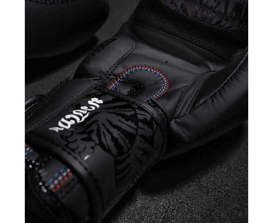 Боксерские перчатки Phantom Muay Thai Black 10oz (PHBG2329-10), изображение 6 Боксерские перчатки Phantom Muay Thai Black 10oz (PHBG2329-10), изображение 6