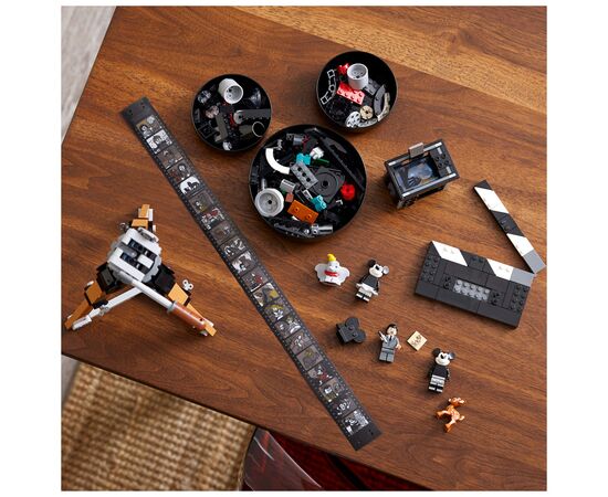 Конструктор LEGO Disney Камера вшанування Волта Діснея 811 деталей (43230), зображення 4