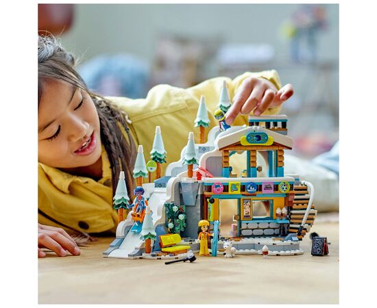 Конструктор LEGO Friends Праздничная горнолыжная трасса и кафе 980 деталей (41756), изображение 3 Конструктор LEGO Friends Праздничная горнолыжная трасса и кафе 980 деталей (41756), изображение 3