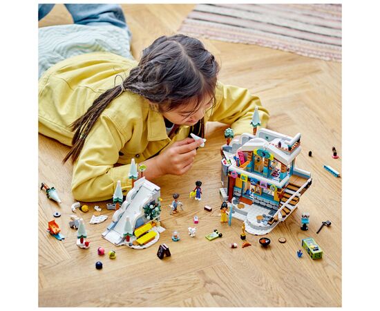 Конструктор LEGO Friends Праздничная горнолыжная трасса и кафе 980 деталей (41756), изображение 4 Конструктор LEGO Friends Праздничная горнолыжная трасса и кафе 980 деталей (41756), изображение 4