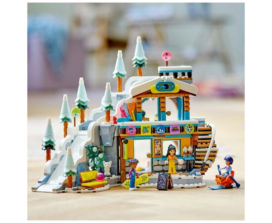 Конструктор LEGO Friends Праздничная горнолыжная трасса и кафе 980 деталей (41756), изображение 5 Конструктор LEGO Friends Праздничная горнолыжная трасса и кафе 980 деталей (41756), изображение 5