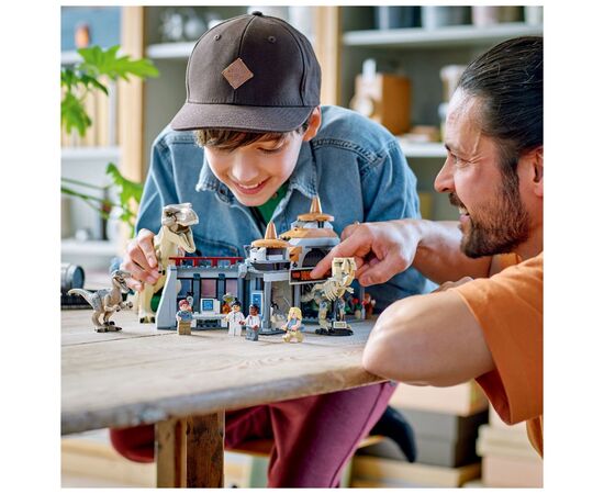Конструктор LEGO Jurassic World Центр посетителей: Атака тиранозавра и раптора 693 детали (76961), изображение 3 Конструктор LEGO Jurassic World Центр посетителей: Атака тиранозавра и раптора 693 детали (76961), изображение 3