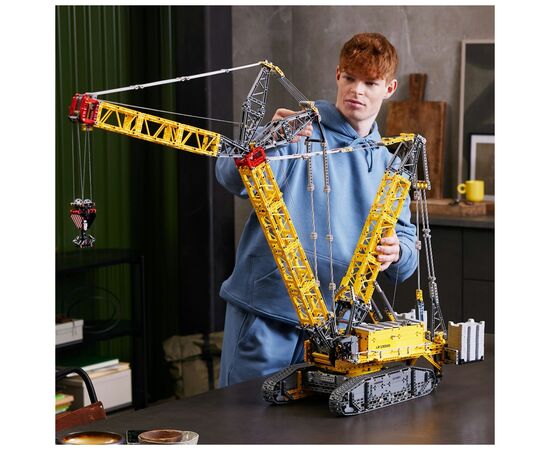 Конструктор LEGO Technic Гусеничний підйомний кран Liebherr LR 13000 2883 деталі (42146), зображення 3 Конструктор LEGO Technic Гусеничний підйомний кран Liebherr LR 13000 2883 деталі (42146), зображення 3
